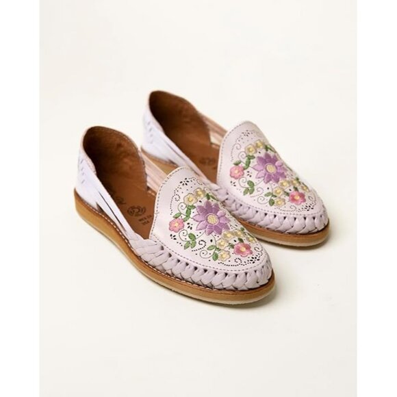 Handcrafted White Leather Flat Sandals Women's Size 6 Slip On Floral Embroidery - Picture 2 of 4